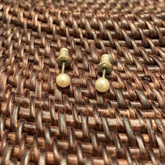 Jewelry - Baby pearl stud earrings